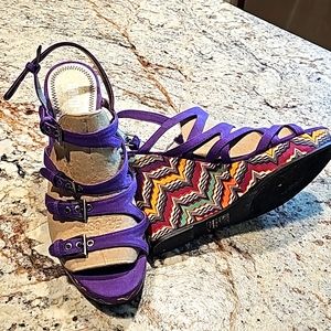 Nomination Platform Heels